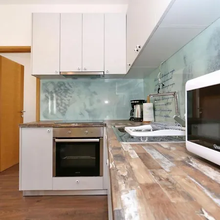 Tereza Villa *
