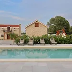 فيلة Tereza *